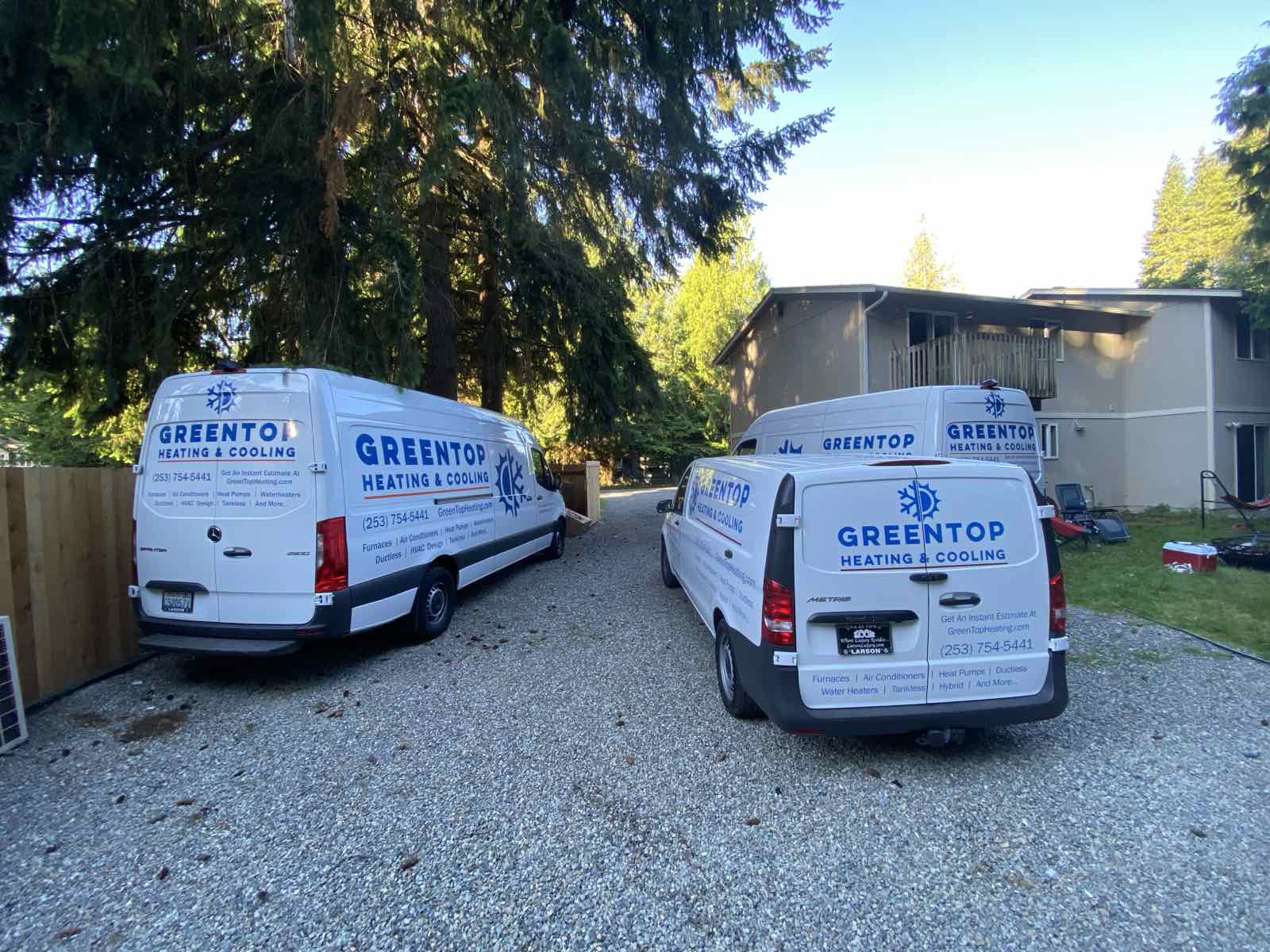 GREENTOP Heating service fleet with company logo