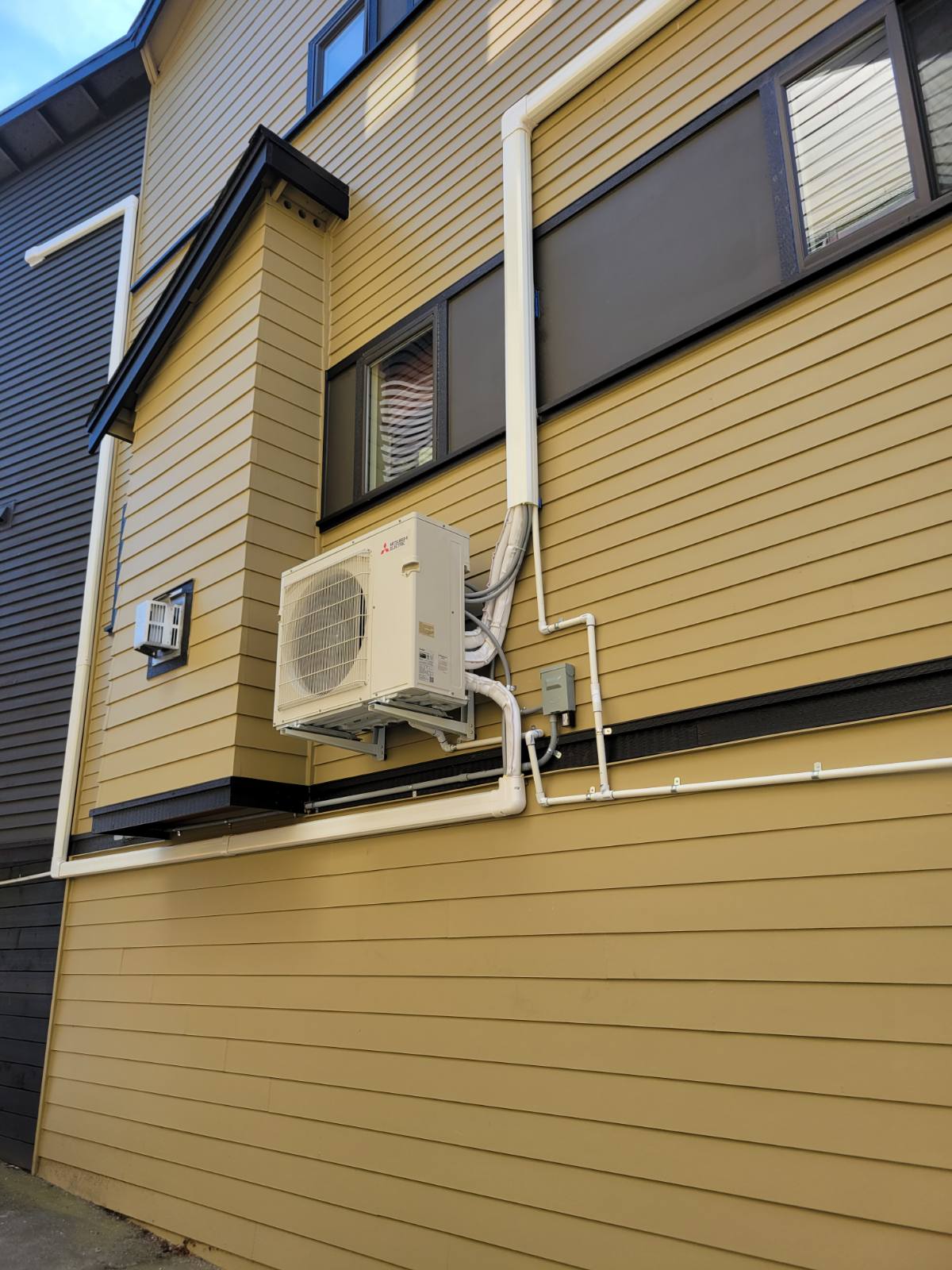 Ductless AC and heat pump installation example
